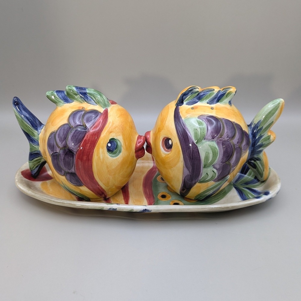 Tabletops Lifestyles Under The Sea Kissing Fish Salt & Pepper Shakers with Tray